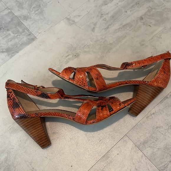Tahari EUC Orange/brown snakeskin pattern textured Leather Heels Size 8M - Picture 7 of 11
